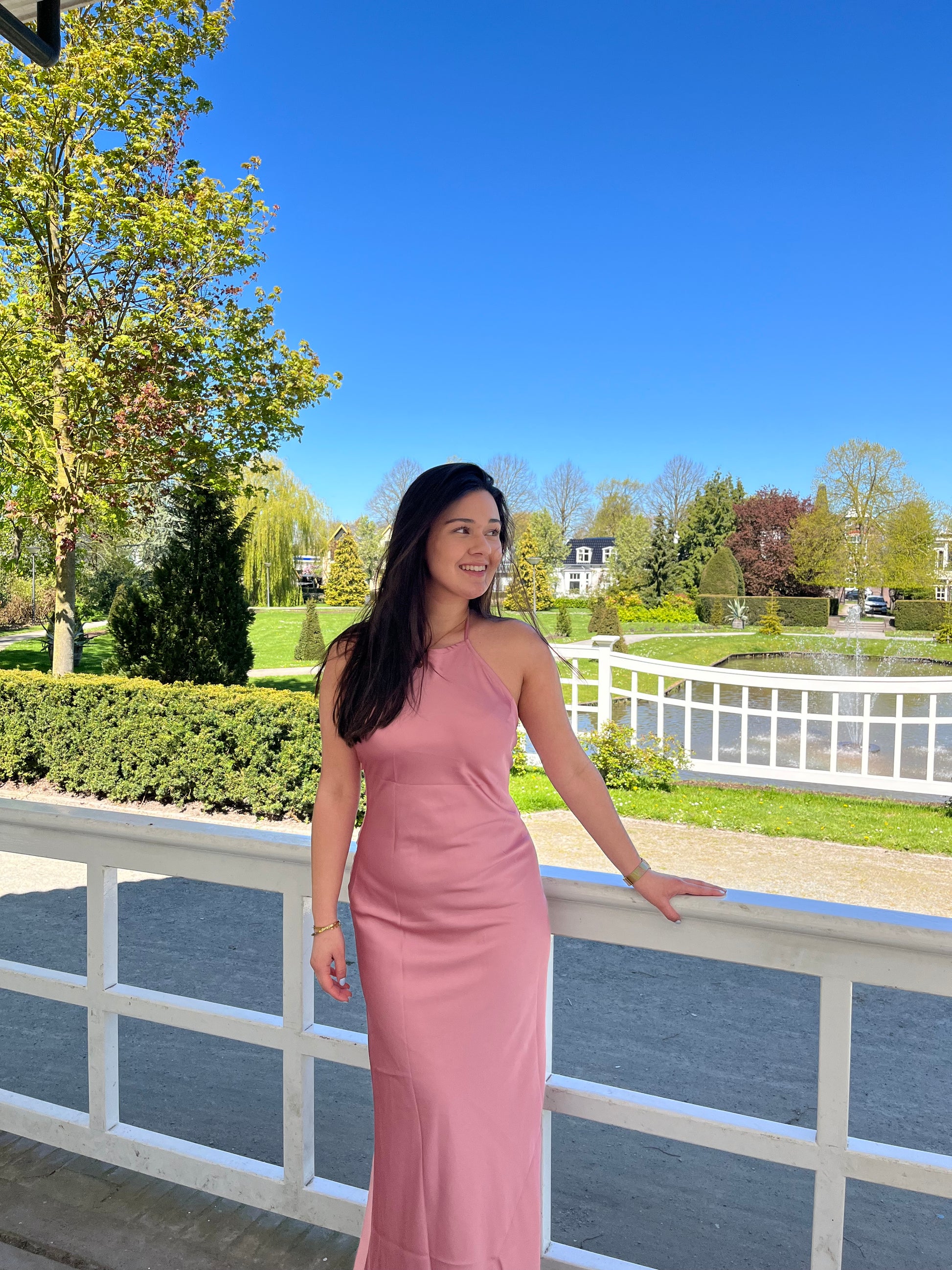 Roze satijnen gala jurk