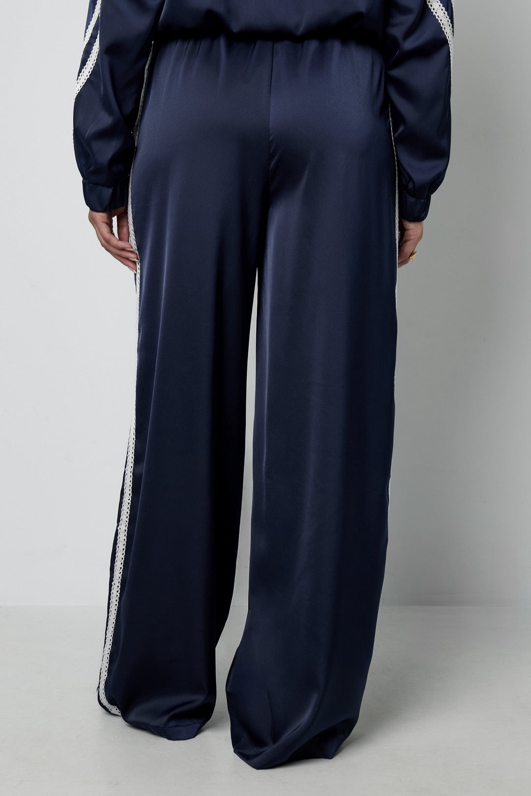 Satijnen broek met kant