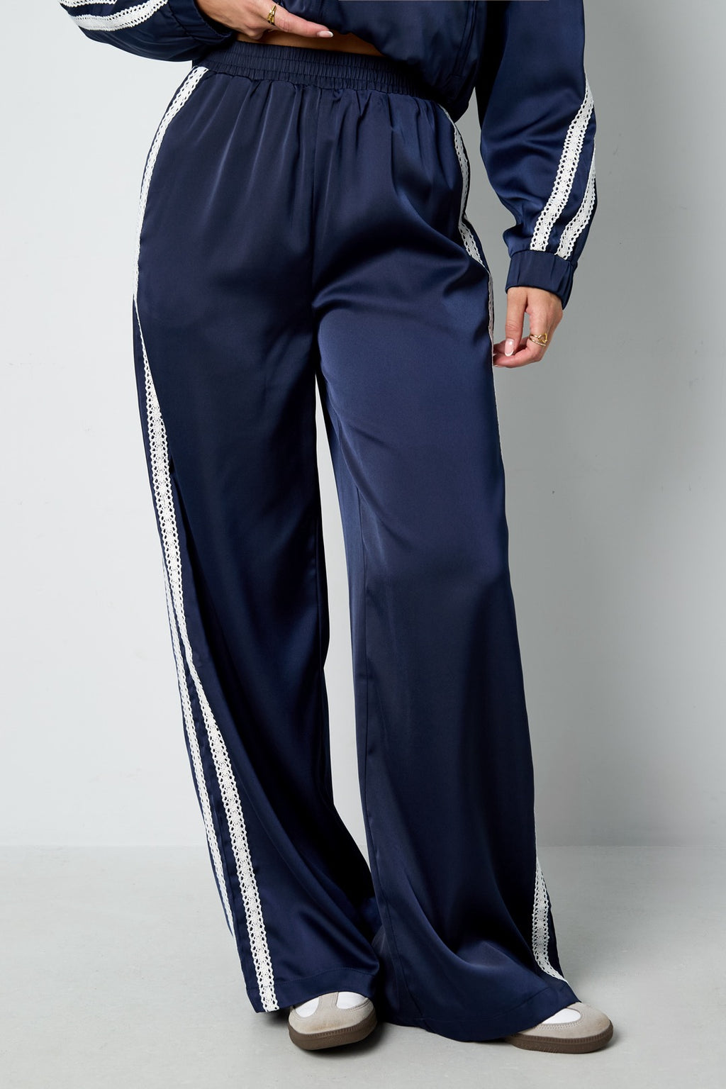 Satijnen broek met kant