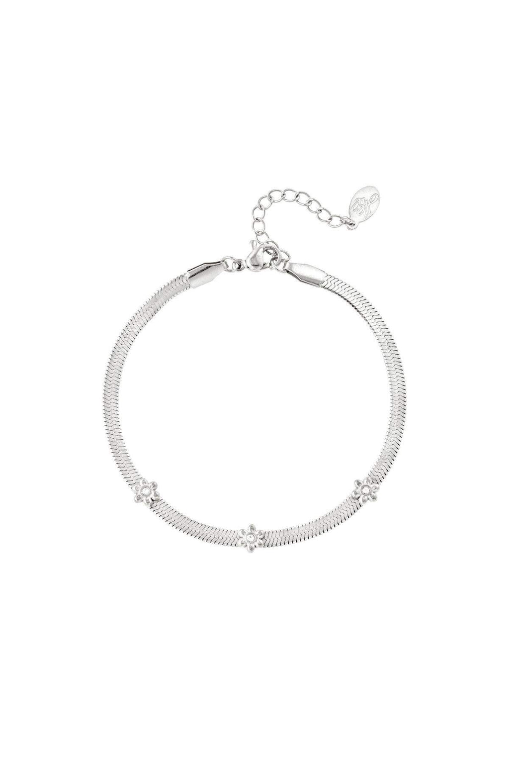 Platte armband met bloemen